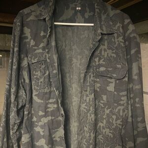 Uniqlo Camouflage Button-Up Shirt